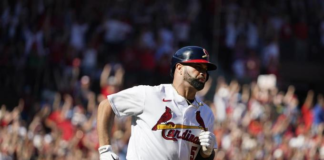 Pujols dispara el jonrón no. 702 en su último turno de la temporada regular