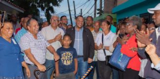 Alcalde Carlos Guzmán deja iniciados trabajos de aceras, contenes y badenes en 10 barrios de SDN