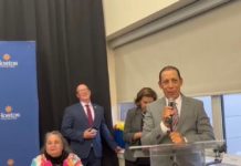 Cirilo Moronta es reconocido por Hostos Community College por su labor comunitaria en NY