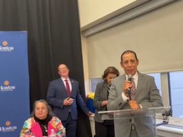 Cirilo Moronta es reconocido por Hostos Community College por su labor comunitaria en NY