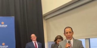 Cirilo Moronta es reconocido por Hostos Community College por su labor comunitaria en NY
