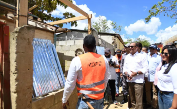 Obras Públicas supervisa labores en barrio de Higüey afectado por huracán Fiona