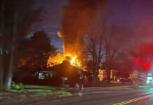 Varios muertos luego que pequeño avión se estrellara en edificio de New Hampshire, EEUU