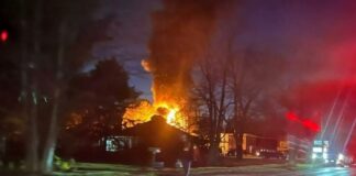 Varios muertos luego que pequeño avión se estrellara en edificio de New Hampshire, EEUU