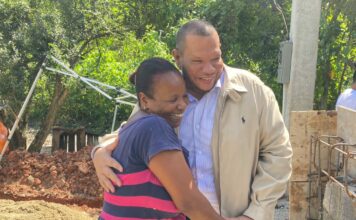 Alcalde Carlos Guzmán garantiza agua potable para comunidades rurales de SDN antes del 2023