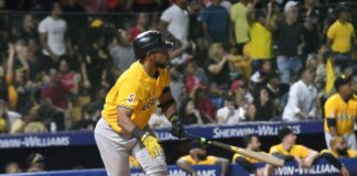 Águilas vienen de atrás y disponen del Escogido