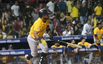 Águilas vienen de atrás y disponen del Escogido