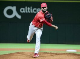 Escogido pinta de blanco al Licey