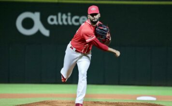 Escogido pinta de blanco al Licey