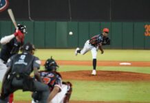 Toros blanquean a los Leones y los envían al sótano