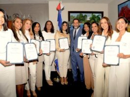 Yanilda Estrella recibe alta distinción del cónsul Eligio Jáquez en NY