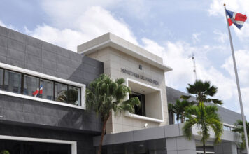 Calificadora de riesgo Fitch ratifica calificación BB- y mantiene estable la perspectiva crediticia del país