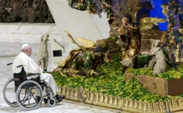 El Papa: “El belén recuerda una Navidad distinta a la consumista y comercial”