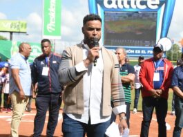 Equipo dominicano imparte clínica de béisbol a 2,000 niños
