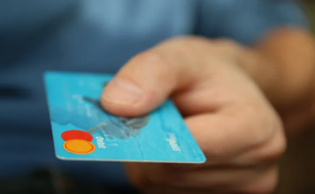 Los burós de créditos, un dolor de cabeza para muchas personas