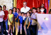 Presidente Abinader inaugura “Villa Navidad”