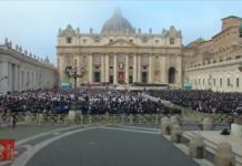 El adiós a Benedicto XVI. El Papa: “Padre, en tus manos encomendamos su espíritu”
