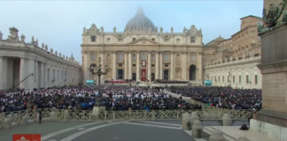 El adiós a Benedicto XVI. El Papa: “Padre, en tus manos encomendamos su espíritu”