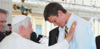 Escultor del Vaticano asegura que Benedicto XVI “va a ser santo”