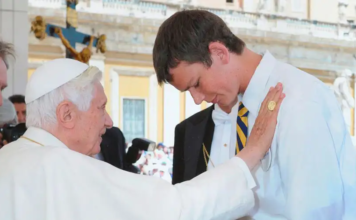 Escultor del Vaticano asegura que Benedicto XVI “va a ser santo”