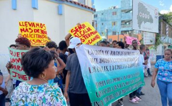Jóvenes y líderes deportivos del Café de Herrera protestan por construcción de multiuso