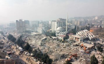Turquía advierte del riesgo de tsunami tras nuevo sismo de magnitud 6,4