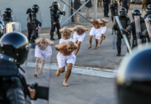 El Gobierno de El Salvador traslada a 2.000 pandilleros a nueva prisión