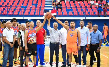 Ministro Joel Santos apoya disciplinas deportivas en Ensanche La Fe