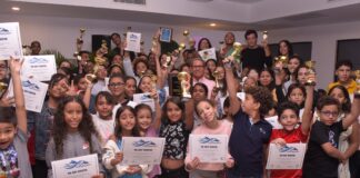 Club Naco premia nadadores que sobresalieron en el 2022