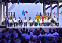 El Ministerio de Medio Ambiente y Recursos Naturales informó que ejecutó un operativo en el que derribó 16 casuchas que estaban a la orilla de los manglares en la isla Saona, específicamente en la playa El Abanico. La ejecución se realizó a través del Servicio Nacional de Protección Ambiental (SENPA), con la asistencia de agentes de la Armada de la República Dominicana, personal del Viceministerio de Áreas Protegidas y Biodiversidad, y guardaparques del ministerio. La ejecución se realizó a través del Servicio Nacional de Protección Ambiental (SENPA), con la asistencia de agentes de la Armada de la República Dominicana, personal del Viceministerio de Áreas Protegidas y Biodiversidad, y guardaparques del ministerio. Las casuchas arrabalizaban el entorno en la zona, que pertenece al Parque Nacional Cotubanamá, puntualizó la entidad encargada de velar por el medioambiente. Asimismo, el ministerio acotó que la única caseta que quedó en el lugar no fue destruida debido a que tiene productos comestibles y, debido a esto, dio un plazo de 15 días a los propietarios para que desmantelen sus instalaciones. Asimismo, el ministerio acotó que la única caseta que quedó en el lugar no fue destruida debido a que tiene productos comestibles y, debido a esto, dio un plazo de 15 días a los propietarios para que desmantelen sus instalaciones. Medio Ambiente recordó que ejecuta en la isla el proyecto “Saona Sostenible”, que tiene como principales objetivos la dignificación de sus habitantes y el correcto control y sostenibilidad de esta área protegida. Este proyecto representa el futuro de conservación y preservación de esa ínsula y es la garantía de que dicha riqueza y belleza natural pueda ser conservada, preservada y cuidada para el disfrute de las presentes y futuras generaciones. Este proyecto representa el futuro de conservación y preservación de esa ínsula y es la garantía de que dicha riqueza y belleza natural pueda ser conservada, preservada y cuidada para el disfrute de las presentes y futuras generaciones. La entidad rectora del medioambiente dijo que continuará dando cumplimiento a la Ley 64-00 y atendiendo alertas de la ciudadanía. Muestra de esto son los 3,189 operativos en febrero pasado, en los que fueron apresadas 252 personas, 175 de éstas sometidas a la acción de la justicia por cometer distintos delitos ambientales, subrayó la institución.