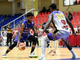 Correcaminos quitan invicto a Eduardos en basket de Puerto Plata
