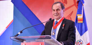 Gobierno Dominicano condecora con la Orden Heráldica de Cristóbal Colón al doctor Guillermo Enrique Umpierrez