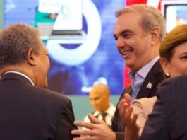 Leonel: «Solo en RD el líder opositor presenta al presidente»