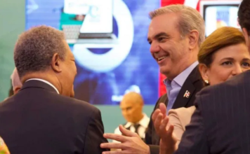 Leonel: «Solo en RD el líder opositor presenta al presidente»