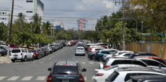 Demanda de parqueos continúa sobrepasando disponibilidad en puntos del Distrito Nacional