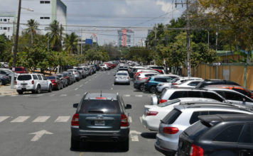 Demanda de parqueos continúa sobrepasando disponibilidad en puntos del Distrito Nacional