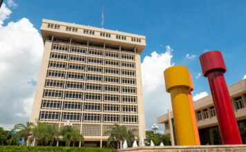 Gobernador Banco Central anuncia inflación entraría dentro del rango meta de 4 % ± 1 % al cierre de mayo