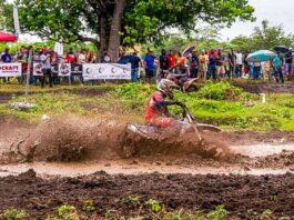 Fabricio Chacón sale victorioso en el motocross de Higüey