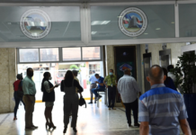 Presionar a empleados públicos, un vicio recurrente en los gobiernos