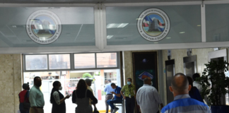 Presionar a empleados públicos, un vicio recurrente en los gobiernos