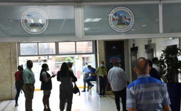 Presionar a empleados públicos, un vicio recurrente en los gobiernos