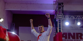 Paraguay elige como presidente a Santiago Peña, economista del Partido Colorado