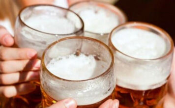 Autoridades de salud recomiendan evitar tomar cerveza ante ola de calor