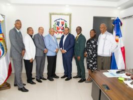 Alcalde Carlos Guzmán elogia y resalta trabajo de pastores evangélicos de SDN