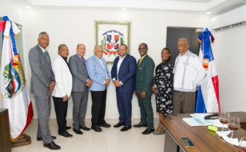 Alcalde Carlos Guzmán elogia y resalta trabajo de pastores evangélicos de SDN