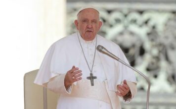 El papa mejora, pero se le ha desaconsejado celebrar públicamente el ángelus