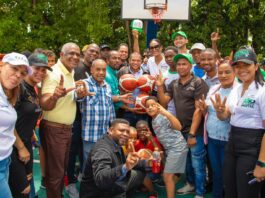 Alcalde Carlos Guzmán entrega 3 canchas deportivas en Los Multis Viejos de Los Guaricanos