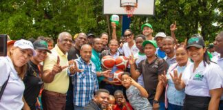 Alcalde Carlos Guzmán entrega 3 canchas deportivas en Los Multis Viejos de Los Guaricanos
