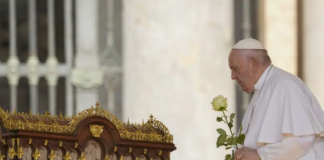 El papa sale de su operación sin complicaciones, informa El Vaticano