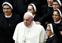 El papa Francisco les otorga a las mujeres un histórico derecho al voto en una reunión de obispos